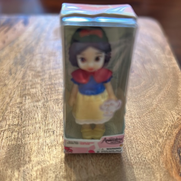 Snow White Zuru Mini Snow White Disney Animators Collection 1.5โ Mini Disney - Picture 3 of 4